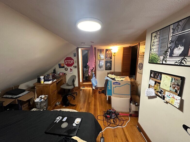 Building Photo - 594 Somerville Ave