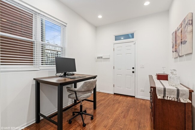 Building Photo - 2524 N Washtenaw Ave