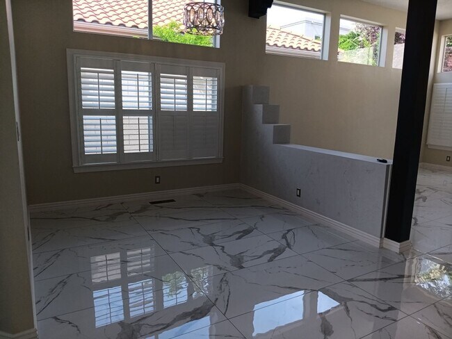 Building Photo - 3 Bedroom, 2 Bathroom Home! Schedule a Showing Soon!