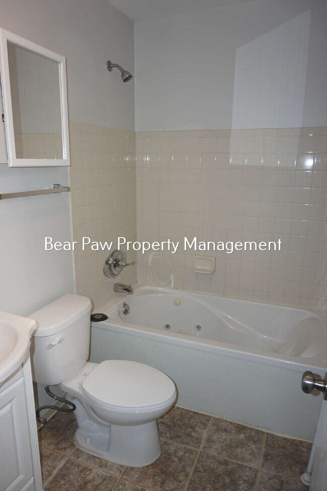Building Photo - "Charming 3-Bedroom Retreat with 2 Baths in the Heart of Golden"