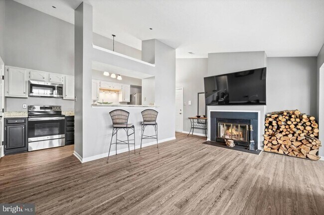 Building Photo - 611 Himes Ave