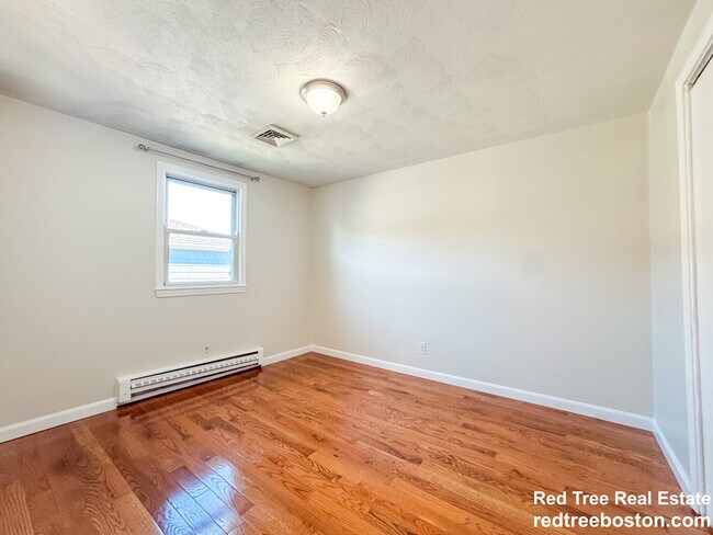 Building Photo - 74 Dunboy St
