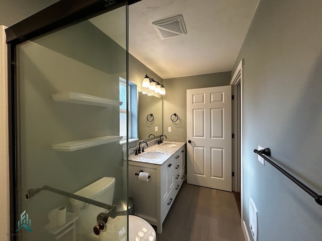 Building Photo - Newly Remodeled Single Family Home