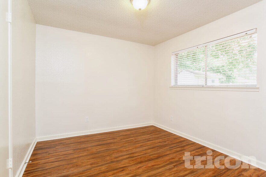 Building Photo - 4926 Algernon Dr