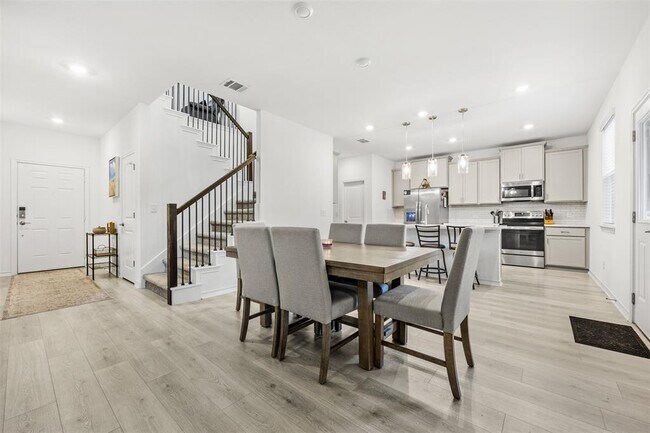 Building Photo - 301 Quarry Rock Cove