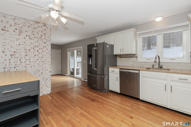 Building Photo - 10 Apple Tree Rd