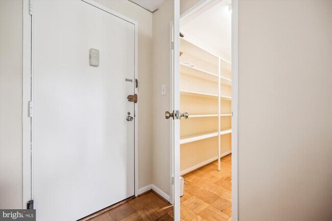 Building Photo - 10201 Grosvenor Pl