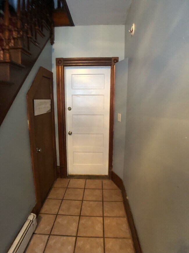 Entryway - 42 Tyler St