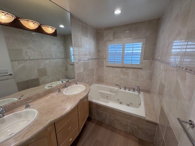 Master Bathroom - 653 N Buena Vista St