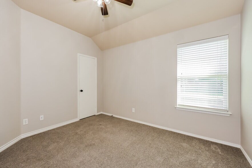 Building Photo - 1109 Hidden Meadow Dr
