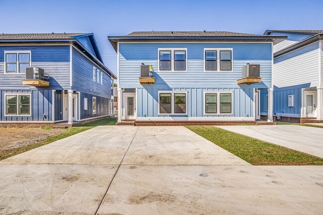 Building Photo - 520 N De Villiers St