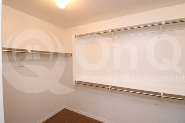 Building Photo - 730 N Robins Way