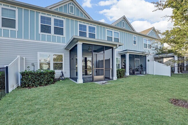 Building Photo - 3 bedroom/ 2.5 bath townhome in Beachwalk!