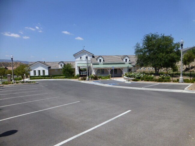 Building Photo - Short Term Lease - Grand 4-Bedroom Home with Entertainer's Yard in Gated River Village!