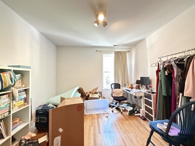 Building Photo - 3455 N Bosworth Ave