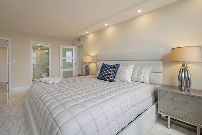 Building Photo - 2121 N Ocean Blvd