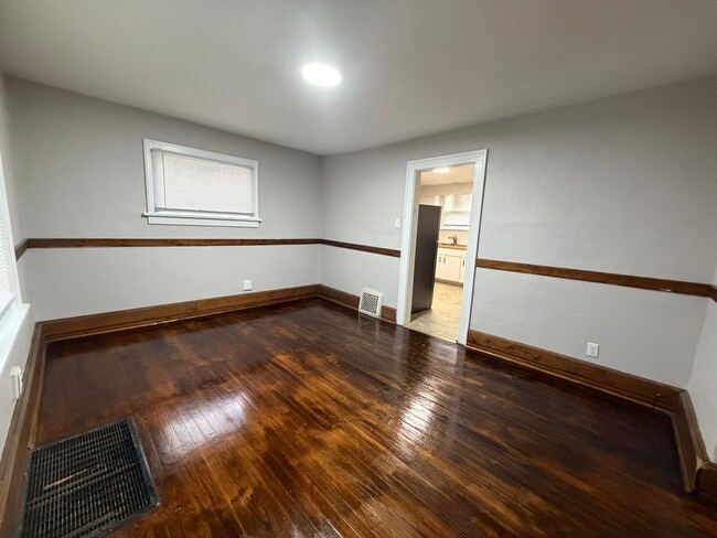 Building Photo - 317 E Irvington Ave