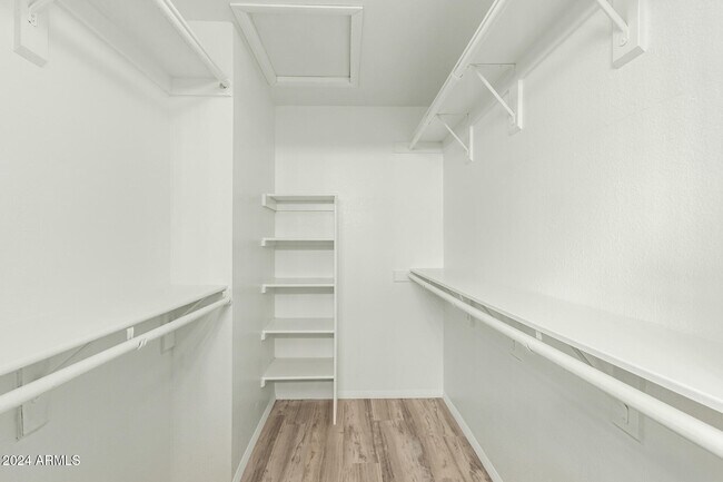 Building Photo - 4453 E Wildwood Dr