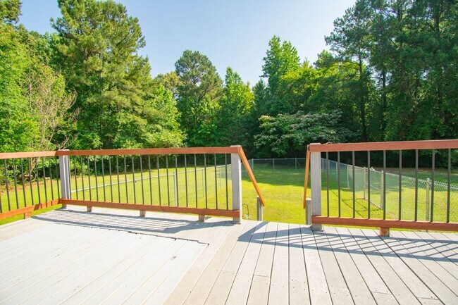Building Photo - 20 N Hillside Dr