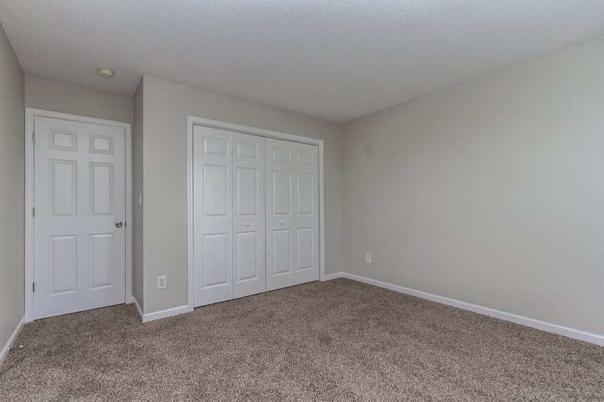 Building Photo - 5963 Liverpool Ln