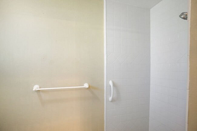 Building Photo - Beautiful, nicely updated, ENERGY EFFICIENT HOME FOR LOW UTILITY BILLS