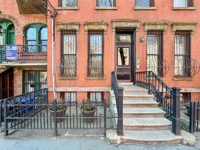 Building Photo - 291 8th St