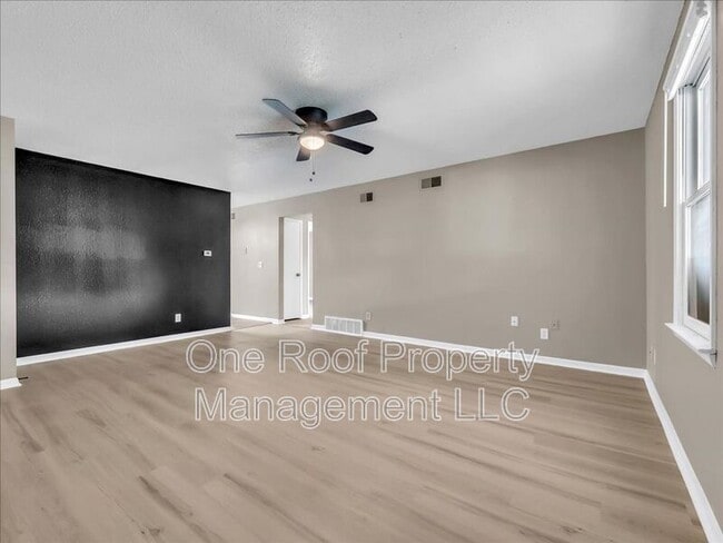 Building Photo - 1911 Chateau Dr