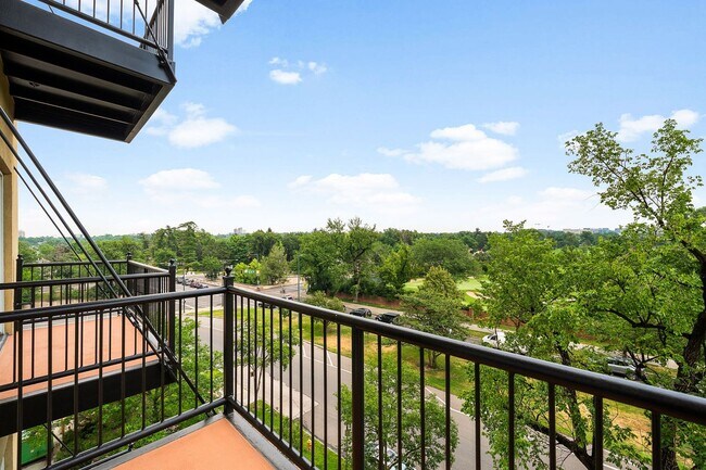 Building Photo - Updated 2BD, 2BA Condo Overlooking Denver Country Club