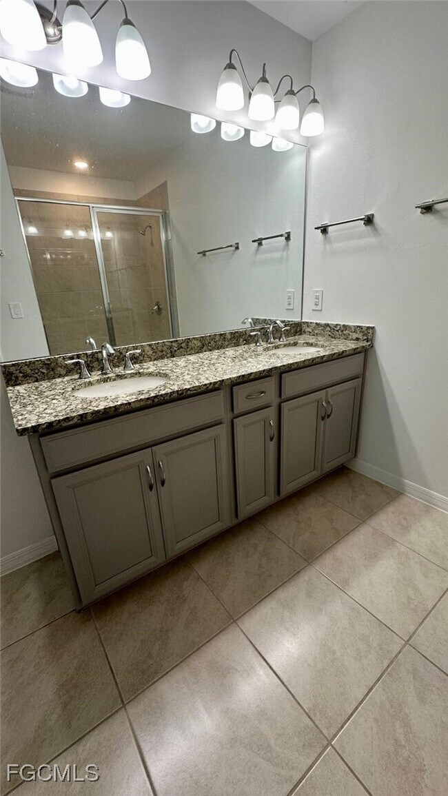 Building Photo - 3034 Royal Gardens Ave