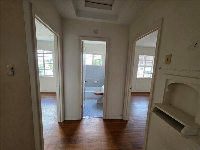 Building Photo - 3817 S Shepherd Dr