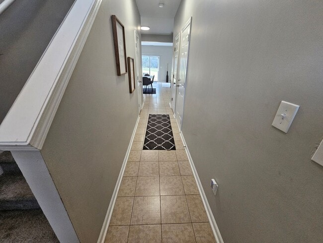 Building Photo - Nice Townhome!