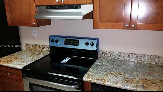 Building Photo - 1975 Normandy Dr