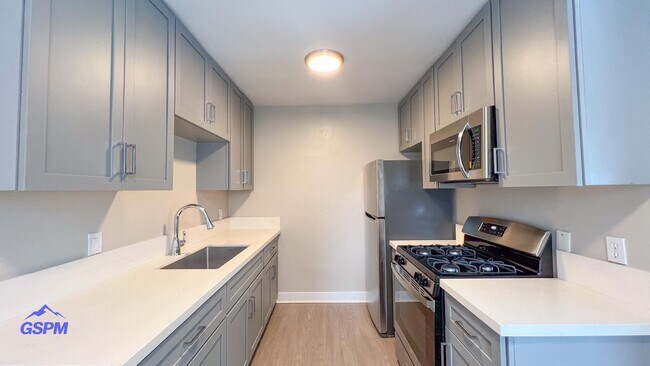 Interior Photo - Emerald Ave Apartments