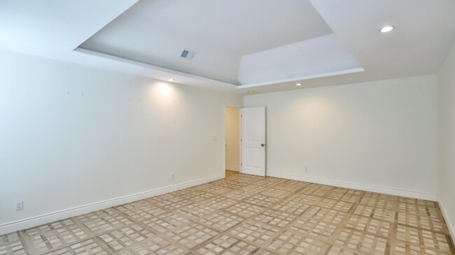 Building Photo - Spacious Home in Garden Grove for Lease