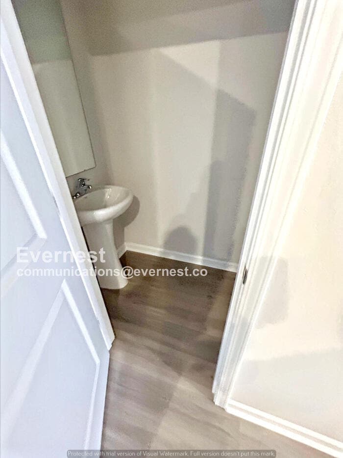 Building Photo - 2106 Willow Gln Dr