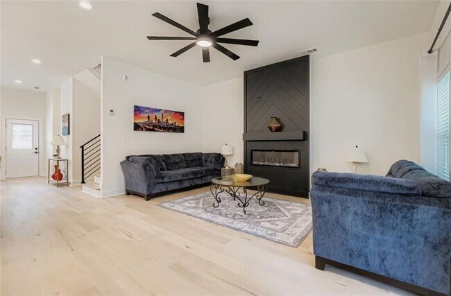 Building Photo - 854 Smith St SW