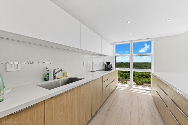 Building Photo - 1111 Crandon Blvd