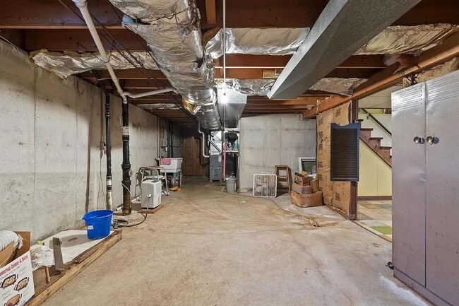 Building Photo - 1581 Biemeret St