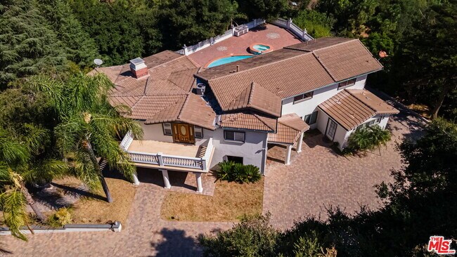 Building Photo - 3200 Oakley Dr