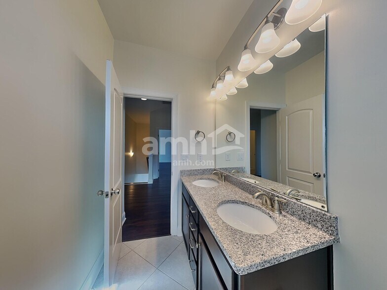 Building Photo - 10075 Fox Trotter Ln