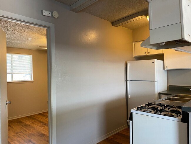 Building Photo - Great one bedroom in Hyde Park!