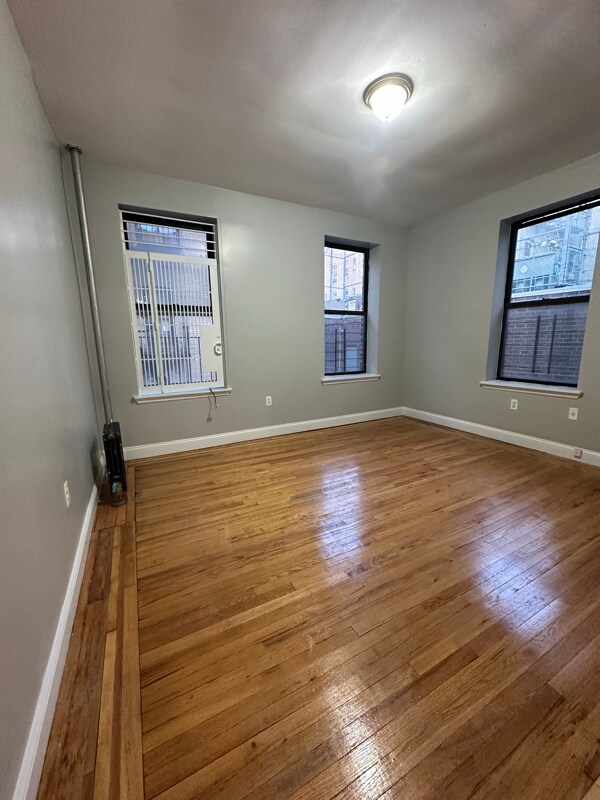 Primary Photo - 235 W 146th St