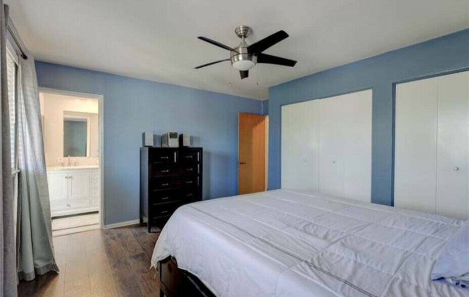 Building Photo - 3220 Merrill Dr