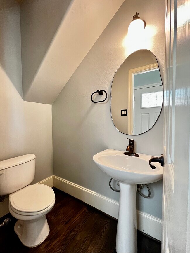 Building Photo - 1773 Aden Dr