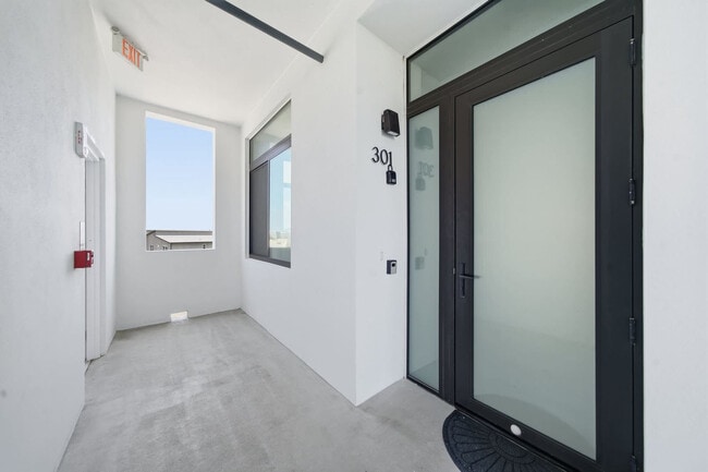 Building Photo - 225 Strand Dr
