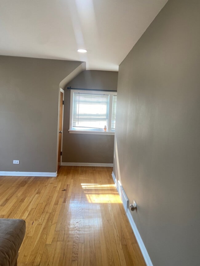 Building Photo - 5249 S Kilpatrick Ave