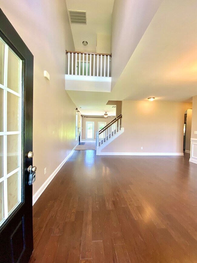 Building Photo - Huge 6 Bedroom Home In The Bluffs On The New River