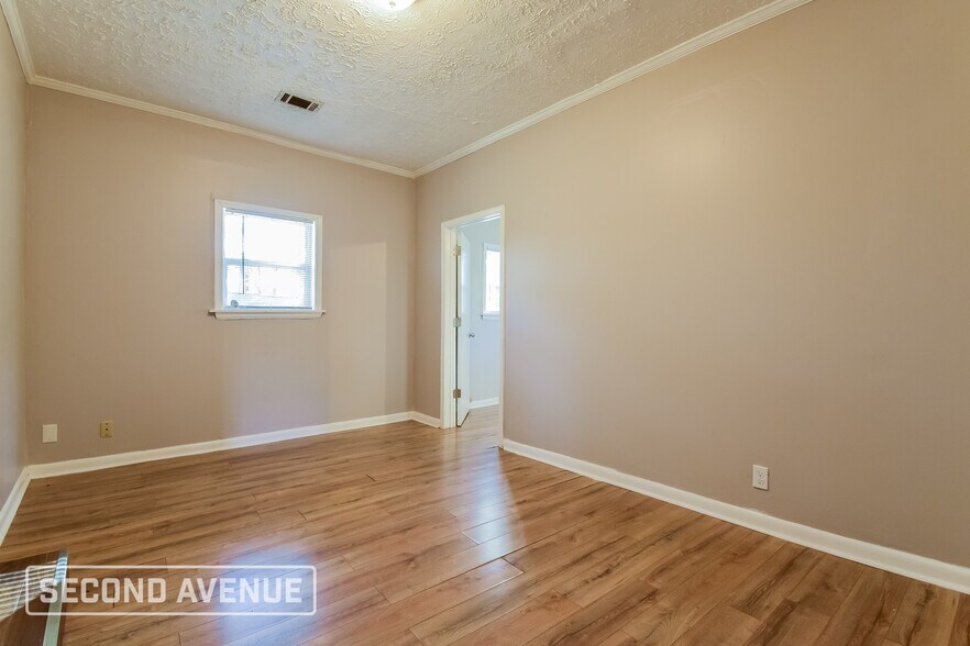 Building Photo - 152 Ruzelle Dr SE