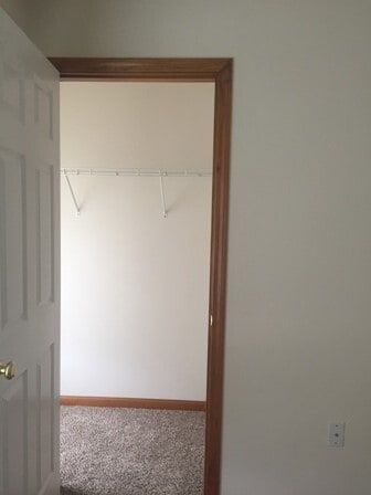 Building Photo - 760 Village Dr