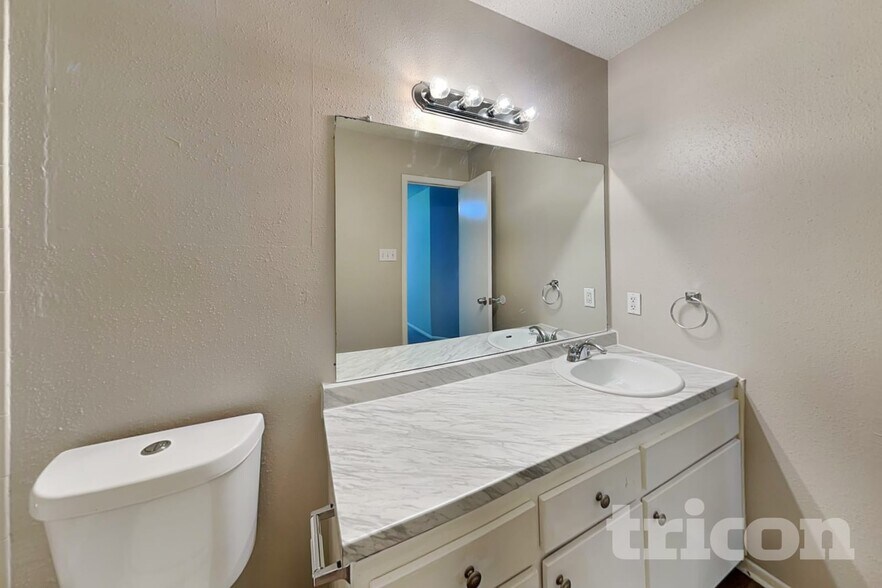 Building Photo - 9506 Sugarloaf Dr